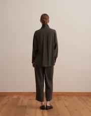 çıtçıt kapamalı ipeksi gömlek koyu haki 2