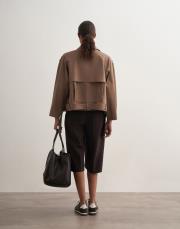 kemer detaylı kısa trençkot sütlü kahve 4