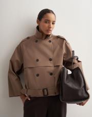 kemer detaylı kısa trençkot sütlü kahve 6