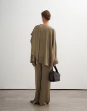 şal yaka dökümlü bluz koyu bej 3